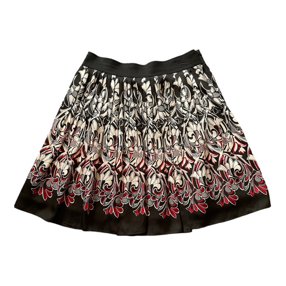 #163, White House Black Market Elegant Black and Red Floral Skirt, size 10 - Picture 2 of 3